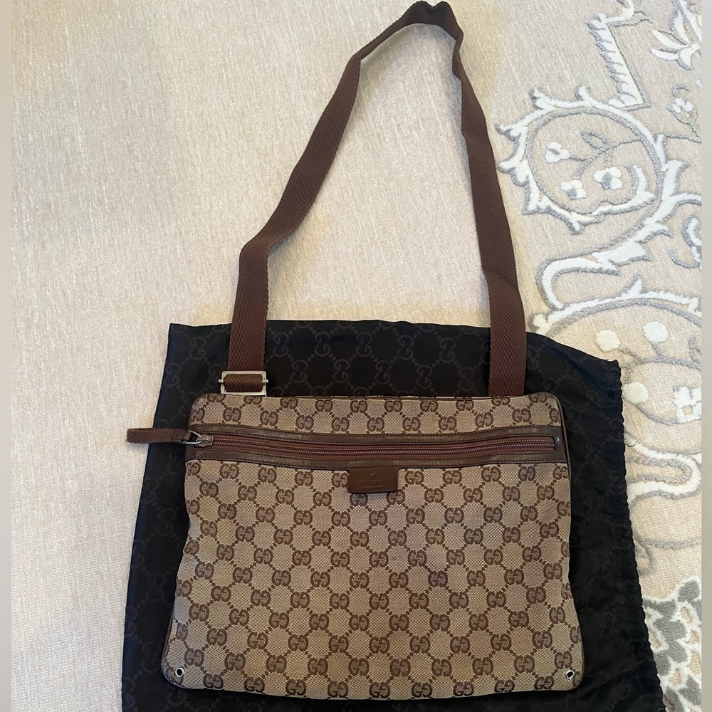 AUTHENTIC GUCCI MESSENGER/CROSSBODY BAG